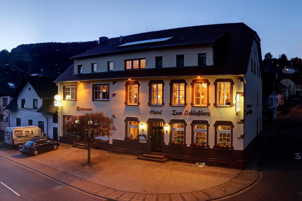 Hotel Restaurant Zum Schlossberg Wadern Kültér fotó